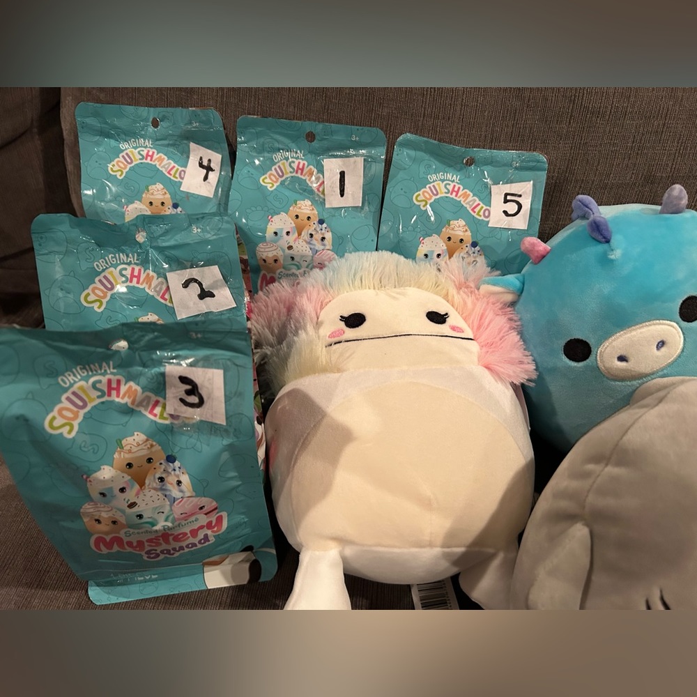 SQUISHMALLOWS Surprise Box: 1 Blind bag & 1 Plush 7.5“ - Picture 2 of 2
